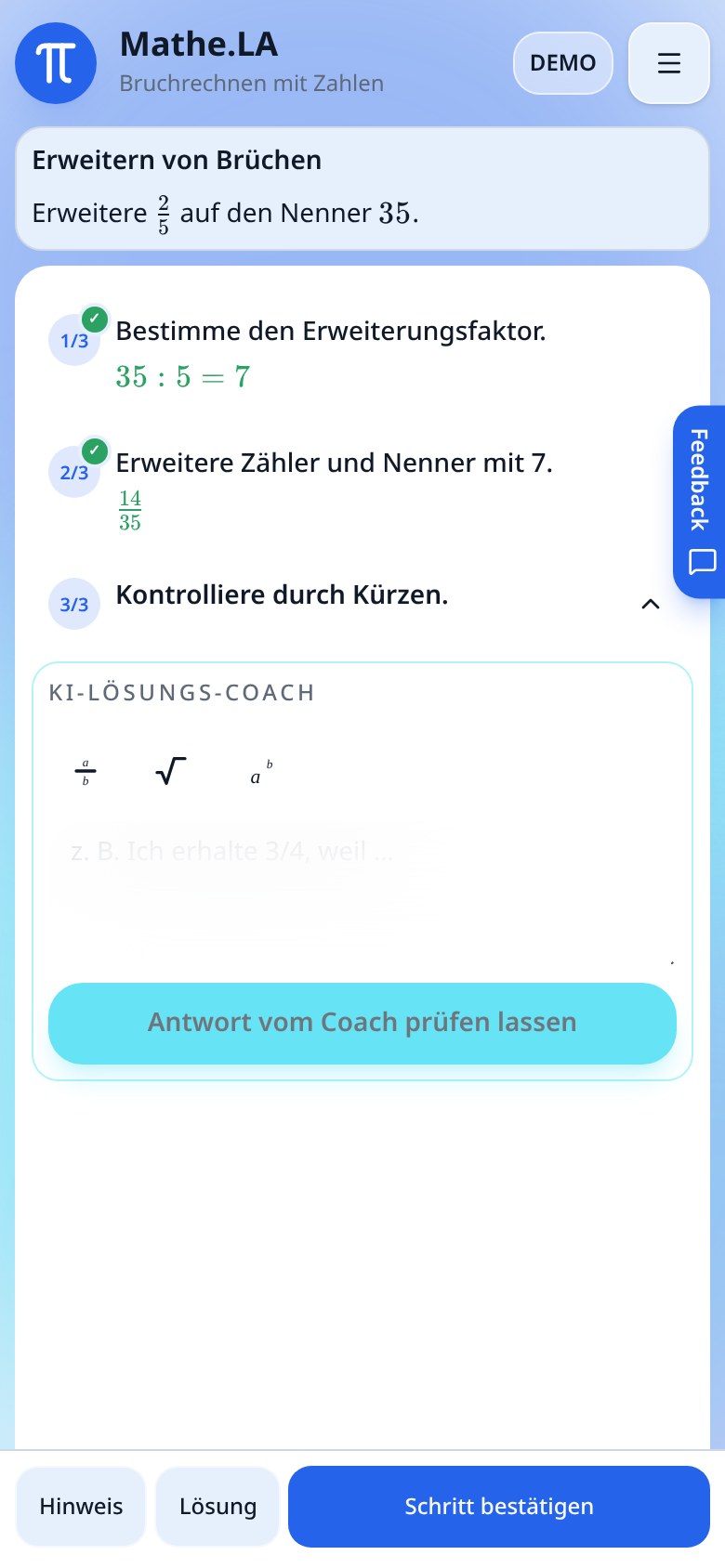 Aufgabe Erweitern von Brüchen am Handy, Lernpfadname in der Kopfzeile, zwei erledigte Schritte mit Haken über dem aktuellen Schritt 3/3